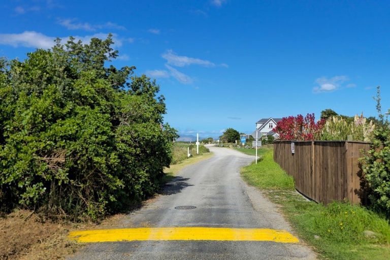 Photo of property in 44 Kapiti Lane, Otaki Beach, Otaki, 5512