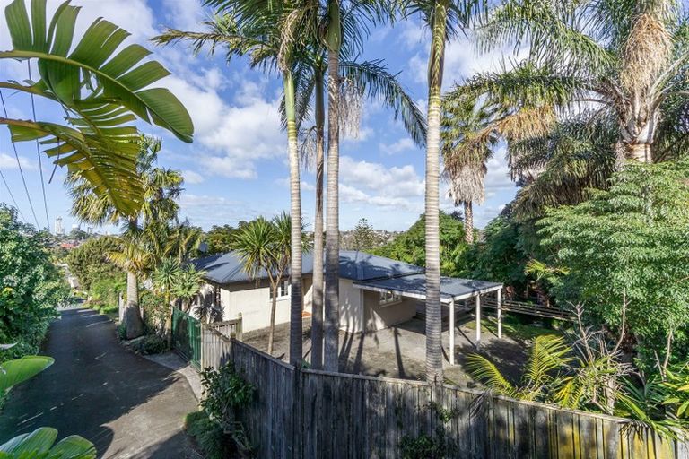 Photo of property in 1/25 Wolsley Avenue, Milford, Auckland, 0620