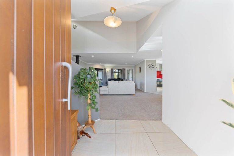 Photo of property in 27 Kinder Street, Acacia Bay, Taupo, 3330