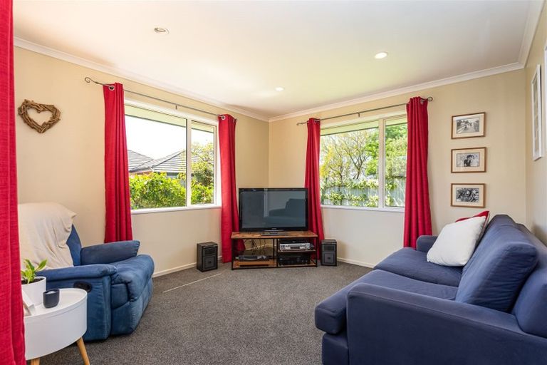 Photo of property in 7 Riverwood Boulevard, Redwood, Christchurch, 8051