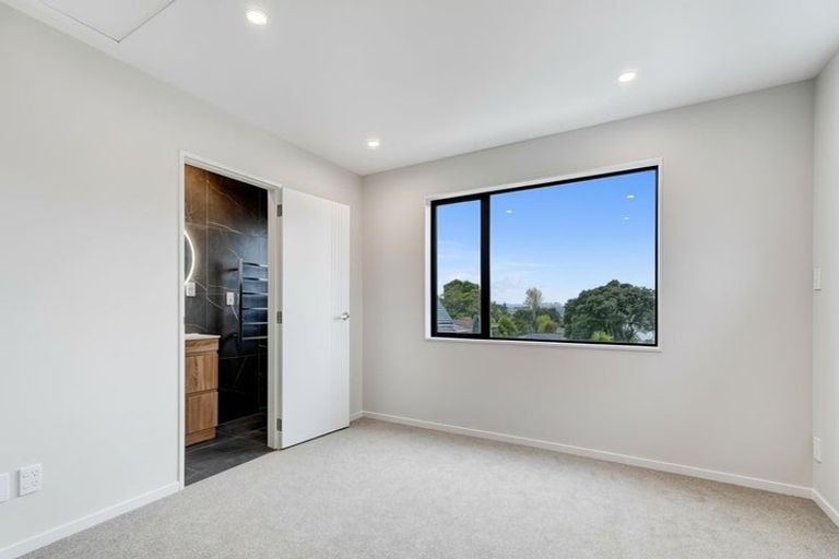 Photo of property in 8a Butterworth Drive, Glendene, Auckland, 0602