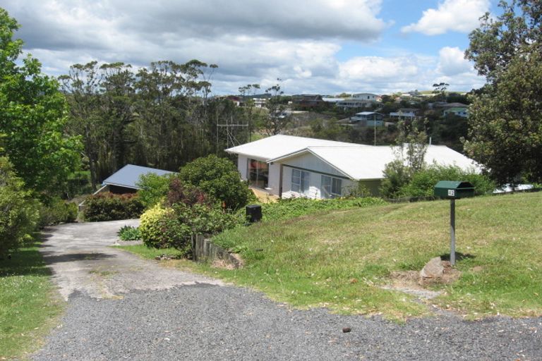 Photo of property in 42 Heretaunga Crescent, Cable Bay, 0420