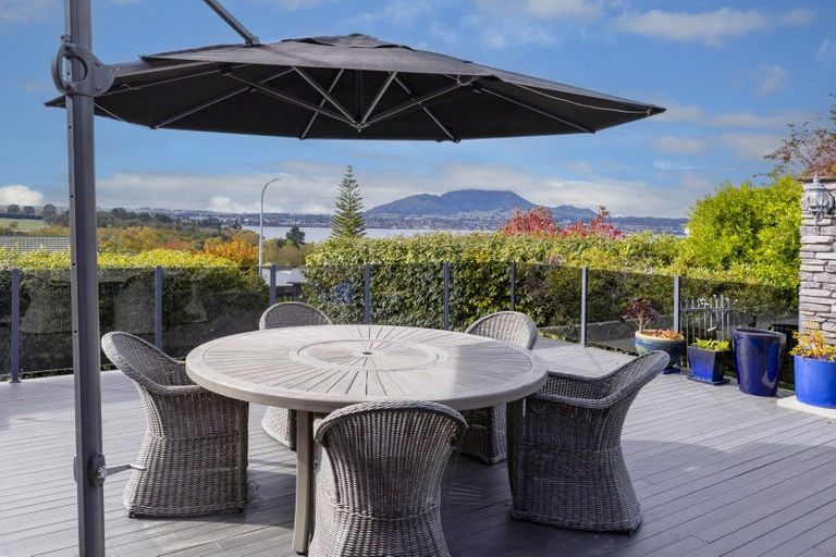 Photo of property in 2 Scenic Heights, Acacia Bay, Taupo, 3330