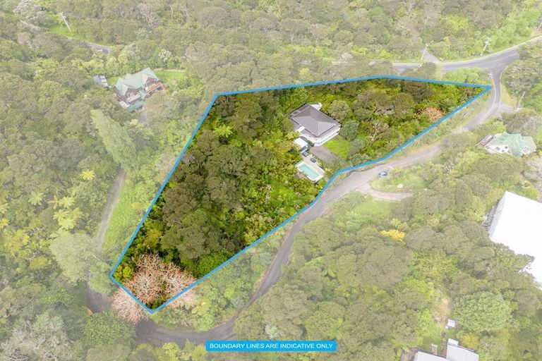 Photo of property in 1-9 Deirdre Place, Titirangi, Auckland, 0604