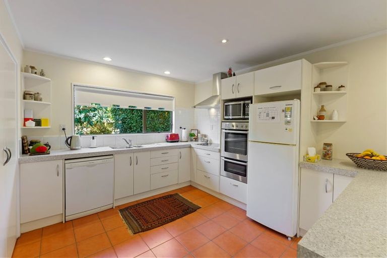Photo of property in 22 Rewarewa Crescent, Waikanae, 5036