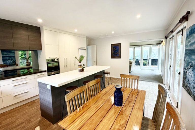 Photo of property in 19 Mappin Place, Chatswood, Auckland, 0626
