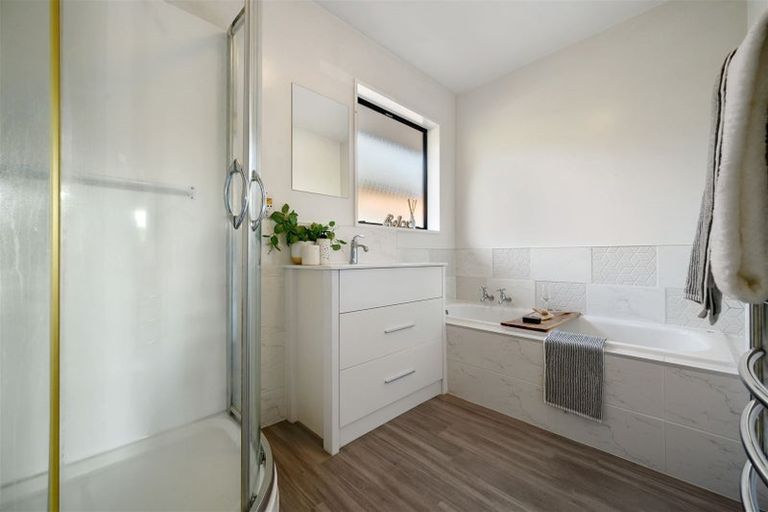 Photo of property in 92 Apsley Drive, Avonhead, Christchurch, 8042