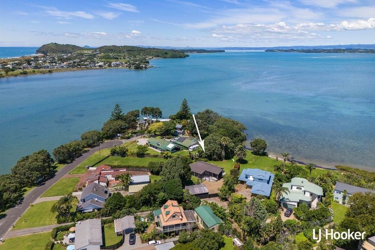 Photo of property in 13 Waione Avenue, Athenree, Waihi Beach, 3177