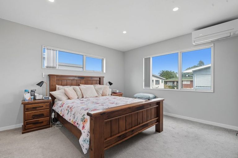 Photo of property in 32b Tirimoana Road, Te Atatu South, Auckland, 0602