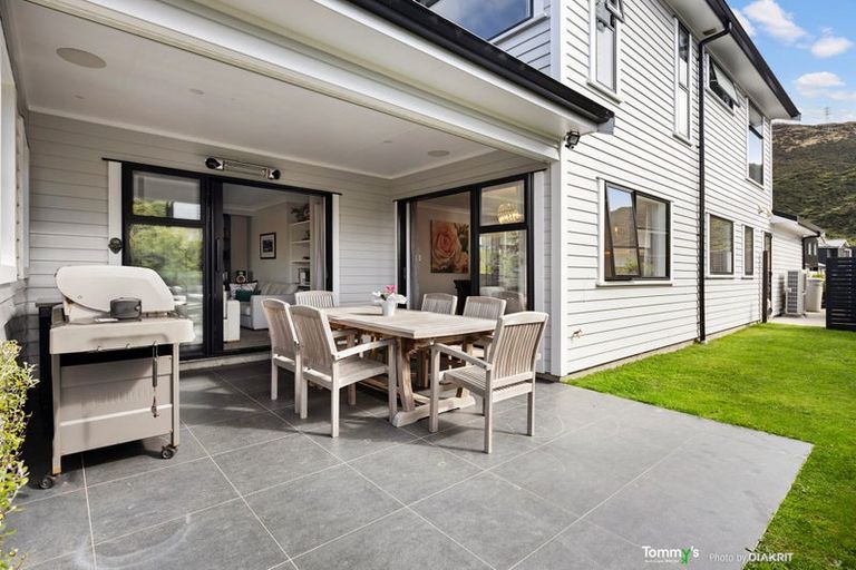 Photo of property in 15 Riroriro Close, Crofton Downs, Wellington, 6035