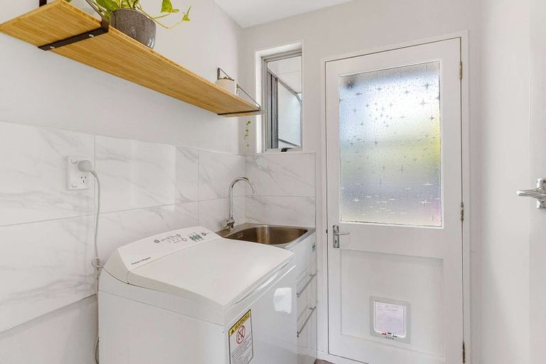 Photo of property in 2/3 Sawtell Place, Northcote, Christchurch, 8052