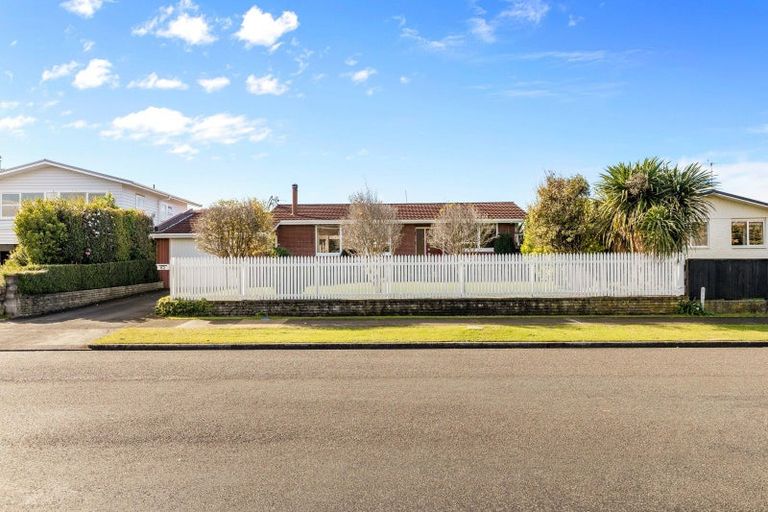 Photo of property in 82 Manu Crescent, Upper Vogeltown, New Plymouth, 4310