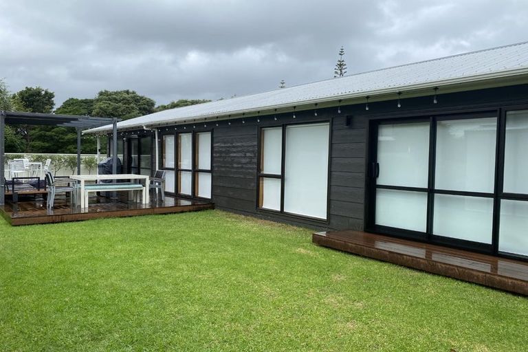 Photo of property in 38 Eruini Street, Waikanae Beach, Waikanae, 5036