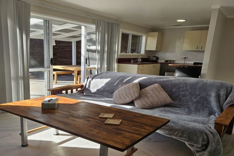 Photo of property in 98/98a Glenpark Avenue, Frankleigh Park, New Plymouth, 4310