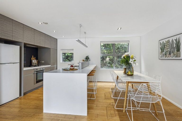 Photo of property in 17 Saddleback Grove, Karori, Wellington, 6012