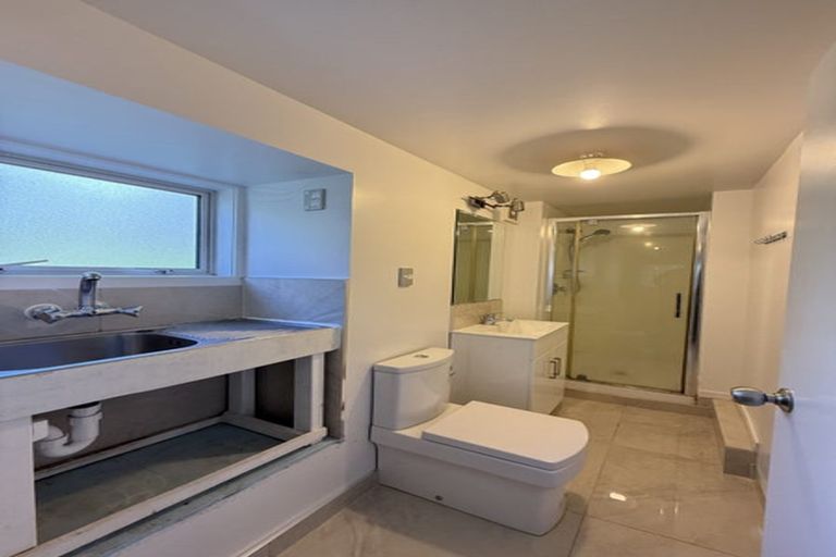 Photo of property in 3 Celeste Place, Totara Vale, Auckland, 0627