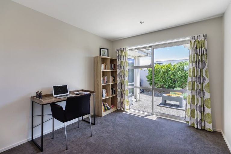 Photo of property in 16 Istana Place, Britannia Heights, Nelson, 7010