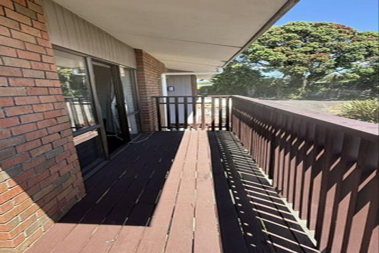 Photo of property in 40 Whangaparaoa Road, Red Beach, 0932