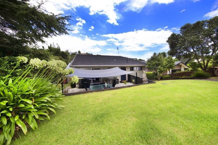 Photo of property in 1/17 Tiri View Place, Waiake, Auckland, 0630