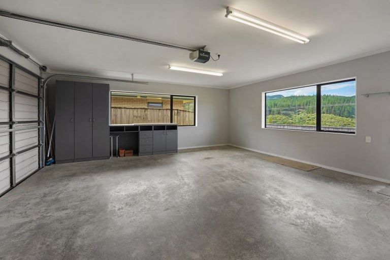 Photo of property in 19 Percy Kinsman Crescent, Riverstone Terraces, Upper Hutt, 5018