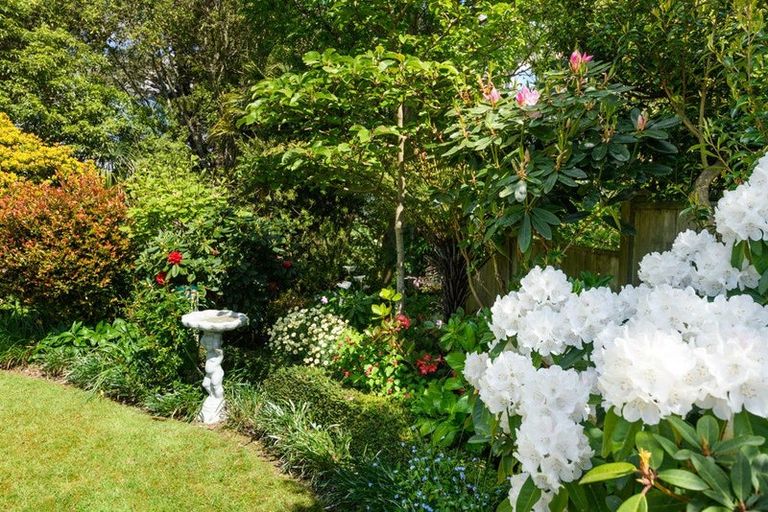 Photo of property in 11 La Lena Grove, Fitzherbert, Palmerston North, 4410