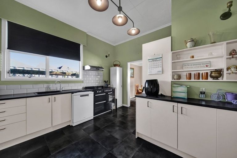 Photo of property in 17 Grey Street, Hawera, 4610