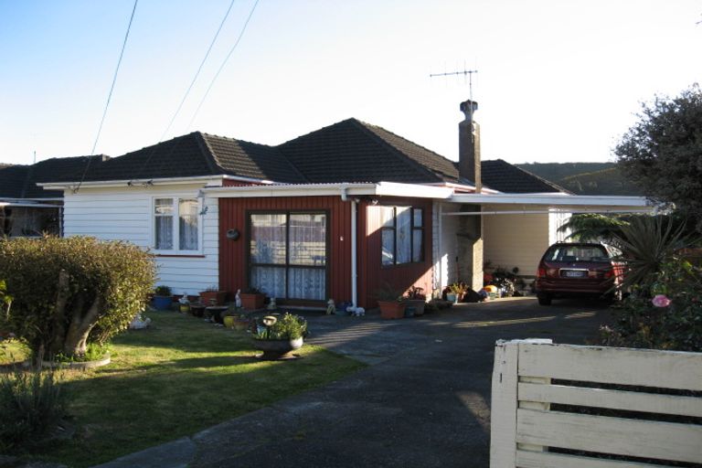 Photo of property in 7 Roberts Street, Wainuiomata, Lower Hutt, 5014