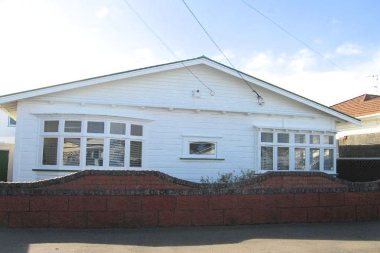 Photo of property in 10 Toru Street, Lyall Bay, Wellington, 6022