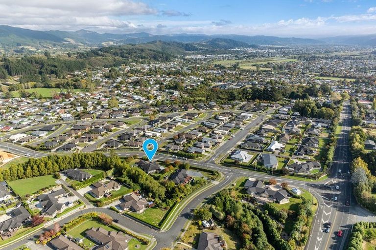 Photo of property in 140 Norana Road, Timberlea, Upper Hutt, 5018