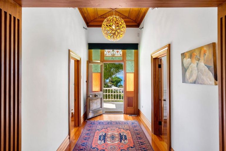 Photo of property in 6 Thompson Road, Bluff Hill, Napier, 4110