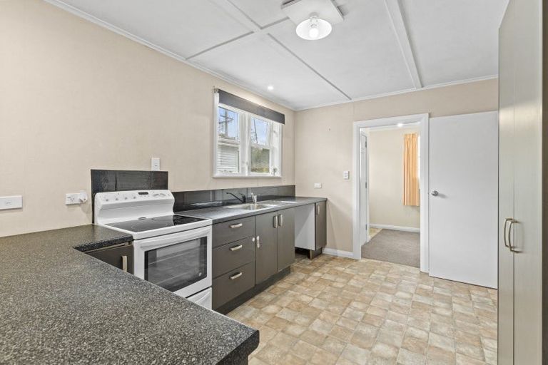 Photo of property in 5 Rangatira Road, Hunterville, 4730