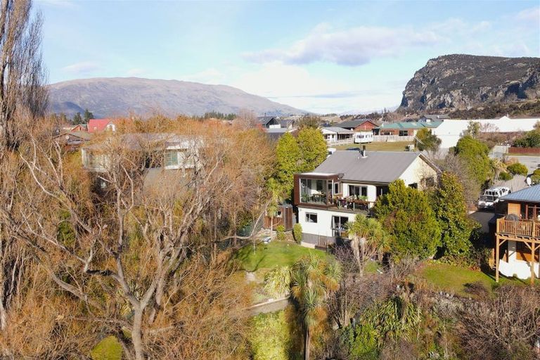 Photo of property in 70 Lagoon Avenue, Albert Town, Wanaka, 9305