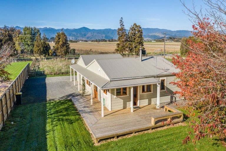 Photo of property in 8 Whelans Road, Levin, 5571