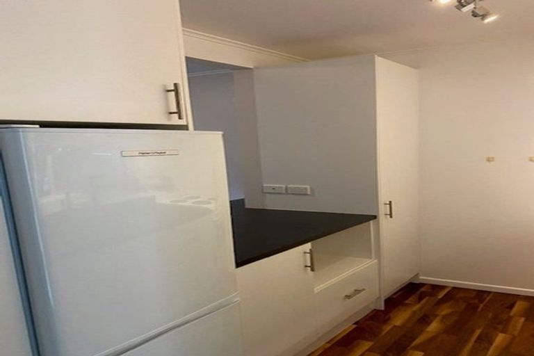 Photo of property in 2/49 Maungaraki Road, Korokoro, Lower Hutt, 5012