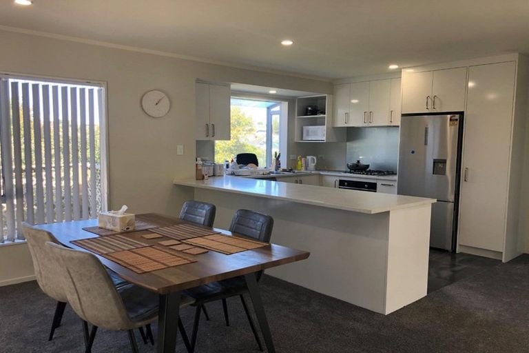 Photo of property in 115 Athena Drive, Totara Vale, Auckland, 0629