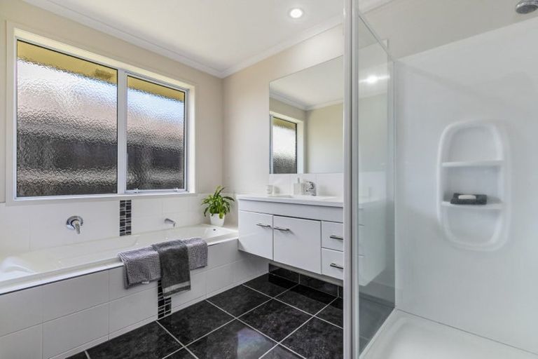 Photo of property in 39 Sunningdale Street, Wattle Downs, Auckland, 2103