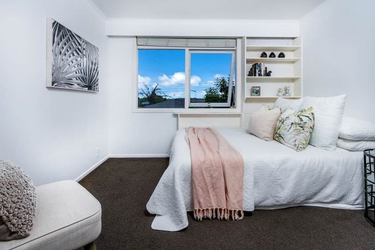 Photo of property in 1/4 Bond Crescent, Forrest Hill, Auckland, 0620