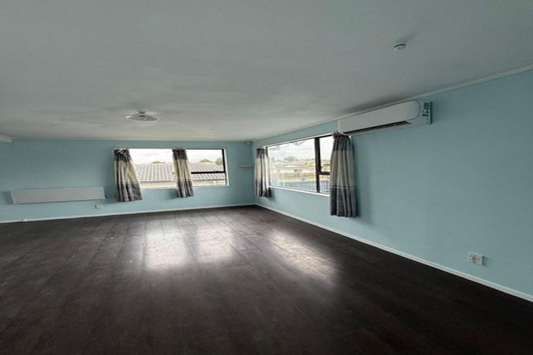 Photo of property in 3/1 Rebecca Rise, Weymouth, Auckland, 2103