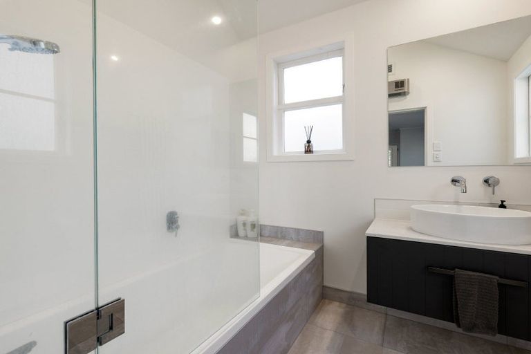 Photo of property in 34 Banbury Crescent, Fairfield, Hamilton, 3214