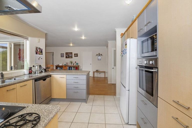 Photo of property in 81 Summerland Drive, Henderson, Auckland, 0612