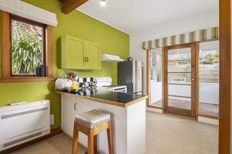 Photo of property in 4 Paisley Terrace, Karori, Wellington, 6012