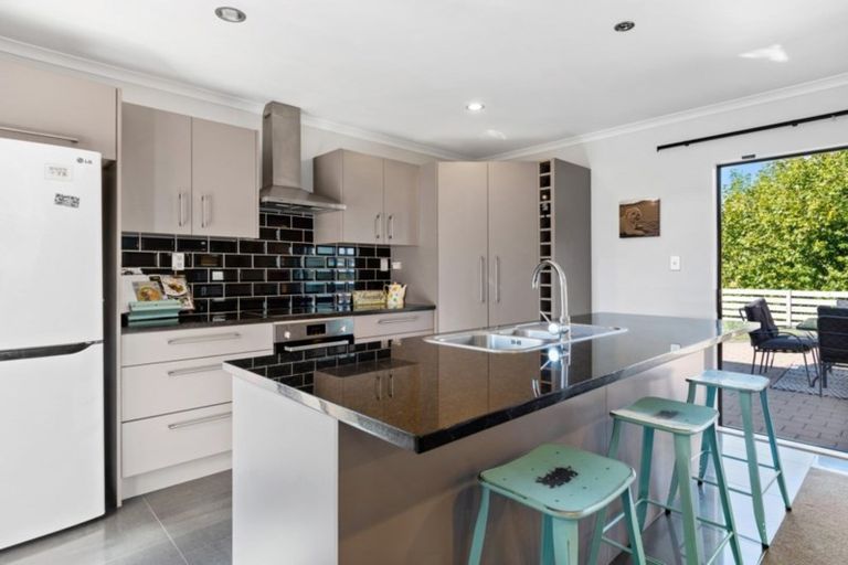 Photo of property in 16 Lynley Park Drive, Omokoroa, 3114