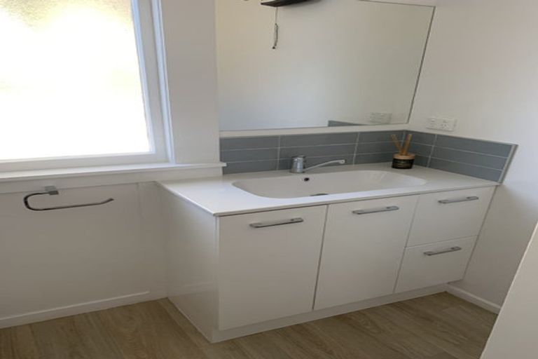 Photo of property in 70 Cutfield Road, New Plymouth, 4310