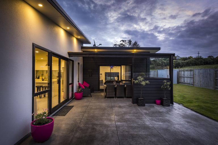 Photo of property in 5 Freedom Drive, Kelvin Grove, Palmerston North, 4414