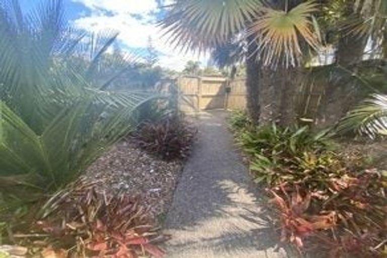 Photo of property in 23 Hogans Road, Glenfield, Auckland, 0629