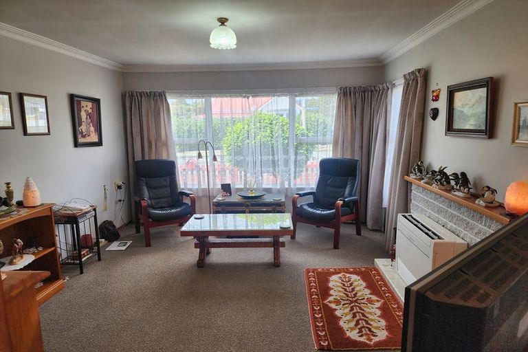 Photo of property in 75 Winchester Street, Levin, 5510