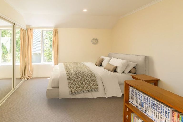 Photo of property in 40 Saint Andrews Square, Strowan, Christchurch, 8052