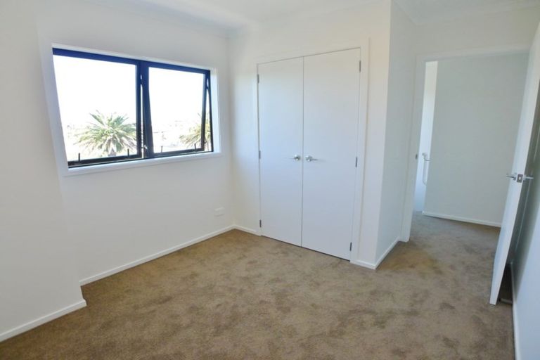 Photo of property in 5/2 Frances Bryers Road, Hobsonville, Auckland, 0616