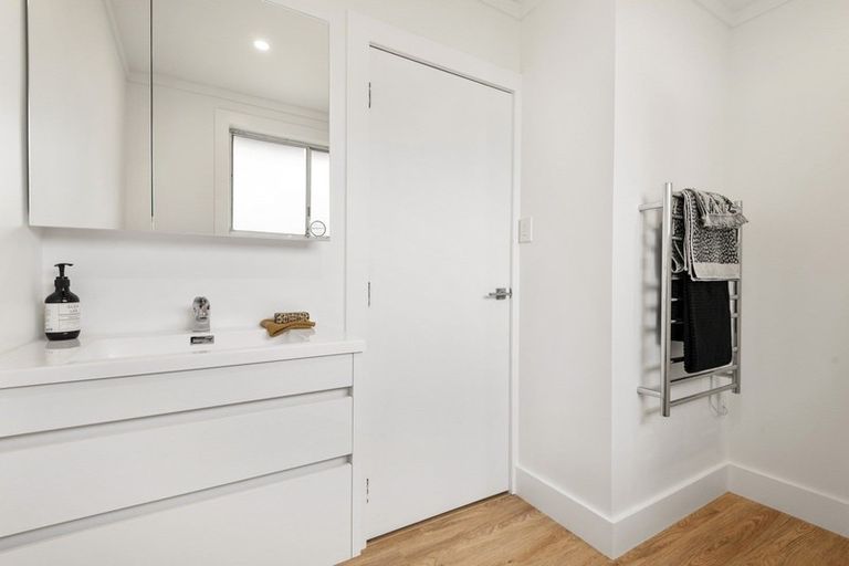 Photo of property in 1/9 Evan Street, Belmont, Auckland, 0622