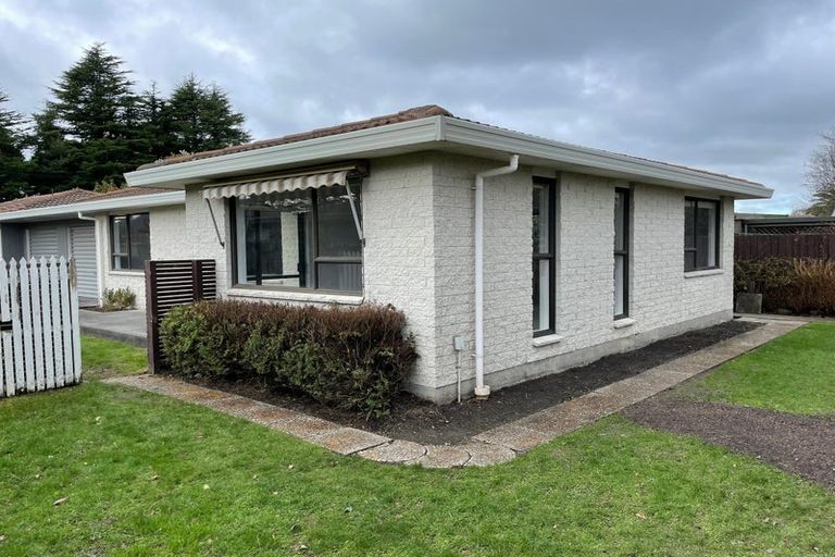 Photo of property in 2/367 Sawyers Arms Road, Harewood, Christchurch, 8051